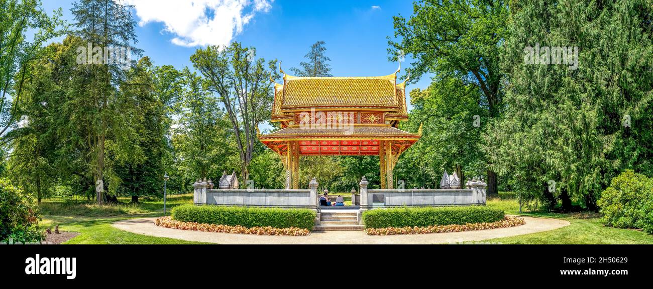 Thai-Tempel im öffentlichen Park in Bad Homburg vor der Höhe, Taunus, Deutschland Stockfoto