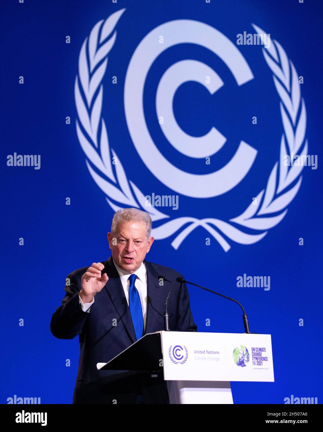 Glasgow, Schottland, Großbritannien. November 2021. IM BILD: Al Gore bei der COP26-Klimakonferenz. Albert Arnold Gore Jr. ist ein amerikanischer Politiker und Umweltschützer, der von 1993 bis 2001 unter Präsident Bill Clinton als 45. Vizepräsident der Vereinigten Staaten fungierte. Gore war der demokratische Kandidat für die Präsidentschaftswahl 2000 und verlor nach einer Florida-Neuauszählung in einem sehr engen Rennen gegen George W. Bush. Quelle: Colin Fisher/Alamy Live News Stockfoto