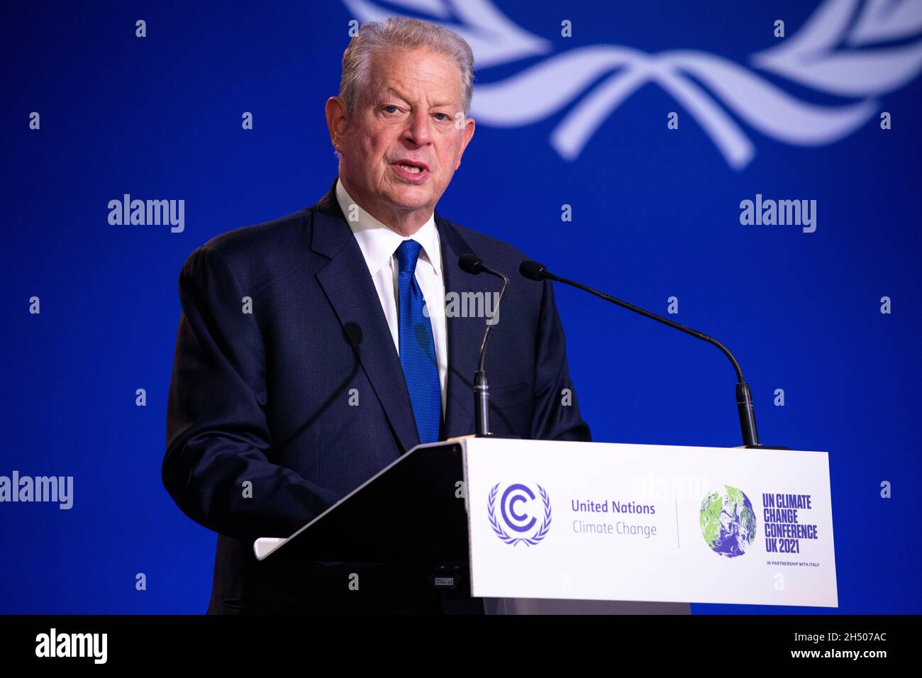 Glasgow, Schottland, Großbritannien. November 2021. IM BILD: Al Gore bei der COP26-Klimakonferenz. Albert Arnold Gore Jr. ist ein amerikanischer Politiker und Umweltschützer, der von 1993 bis 2001 unter Präsident Bill Clinton als 45. Vizepräsident der Vereinigten Staaten fungierte. Gore war der demokratische Kandidat für die Präsidentschaftswahl 2000 und verlor nach einer Florida-Neuauszählung in einem sehr engen Rennen gegen George W. Bush. Quelle: Colin Fisher/Alamy Live News Stockfoto