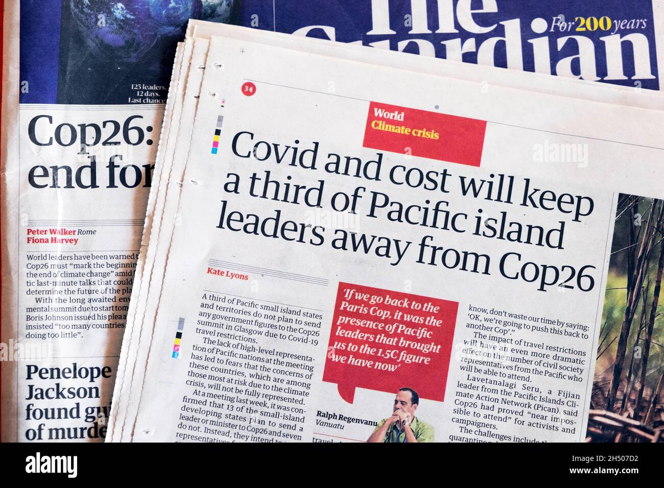 Cop26-Zeitung titelt in Guardian "Covid und Cost werden ein Drittel der Inselführer im Pazifik von Cop26 fernhalten" in Glasgow 22. Oktober 2021 London Großbritannien Stockfoto