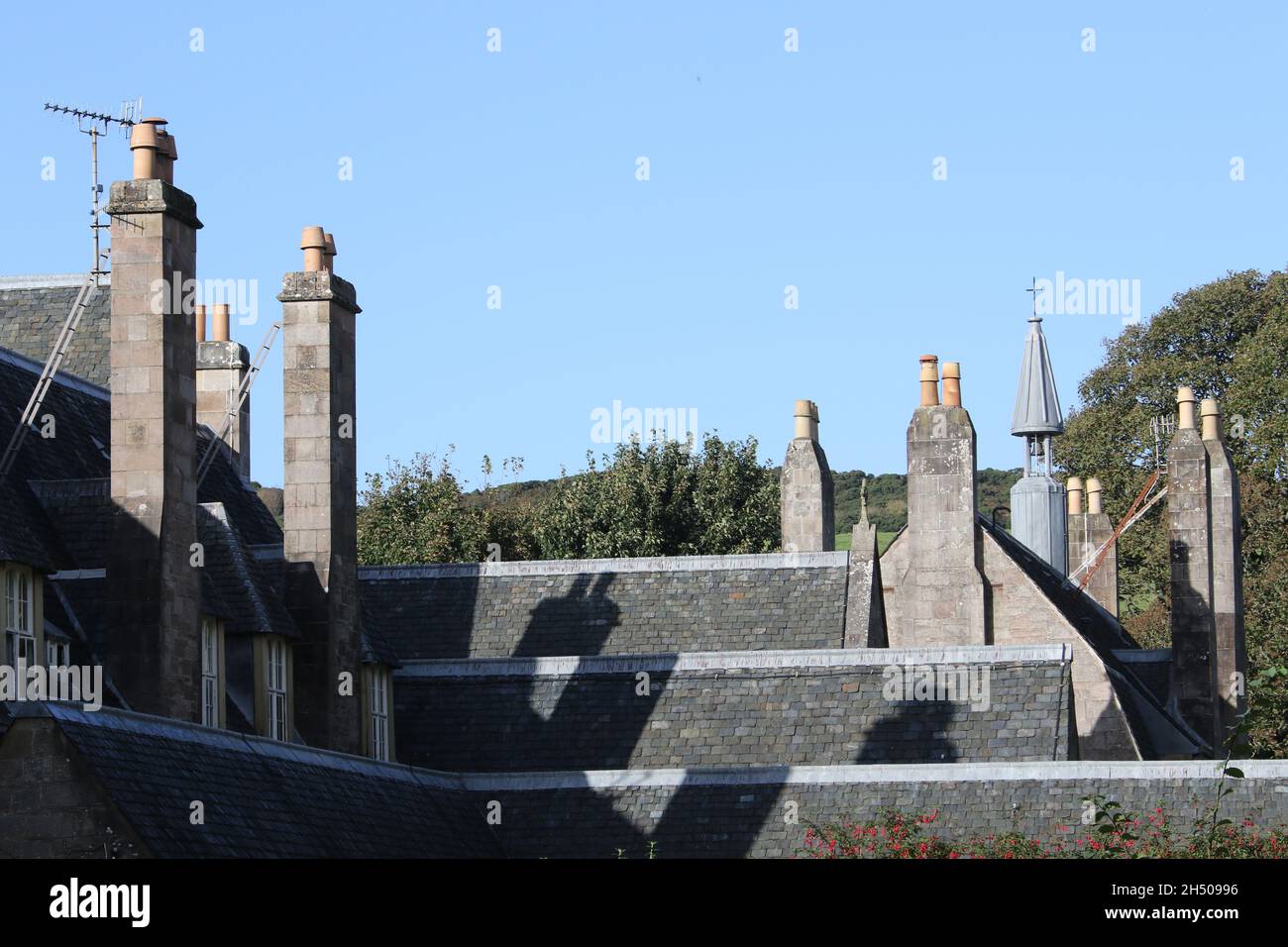 Millport, Isle of Cumbrae, North Ayrshire, Schottland, die Kathedrale der Inseln & Stiftskirche des Heiligen Geistes . Die kleinste Kathedrale Großbritanniens Stockfoto