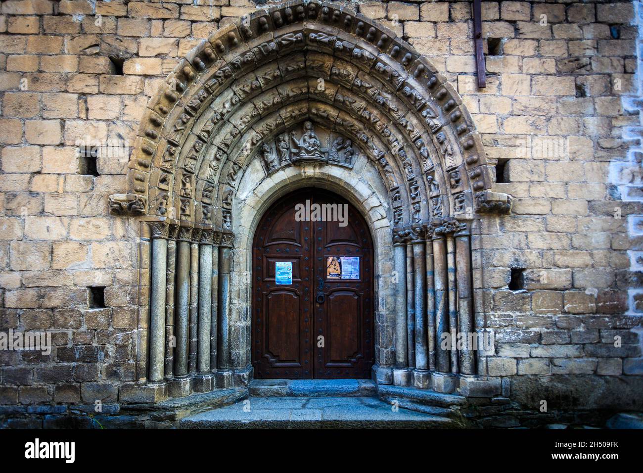 Romanische Kirche San Esteban de Betren im Aran-Tal. Lleida. Spanien. Stockfoto