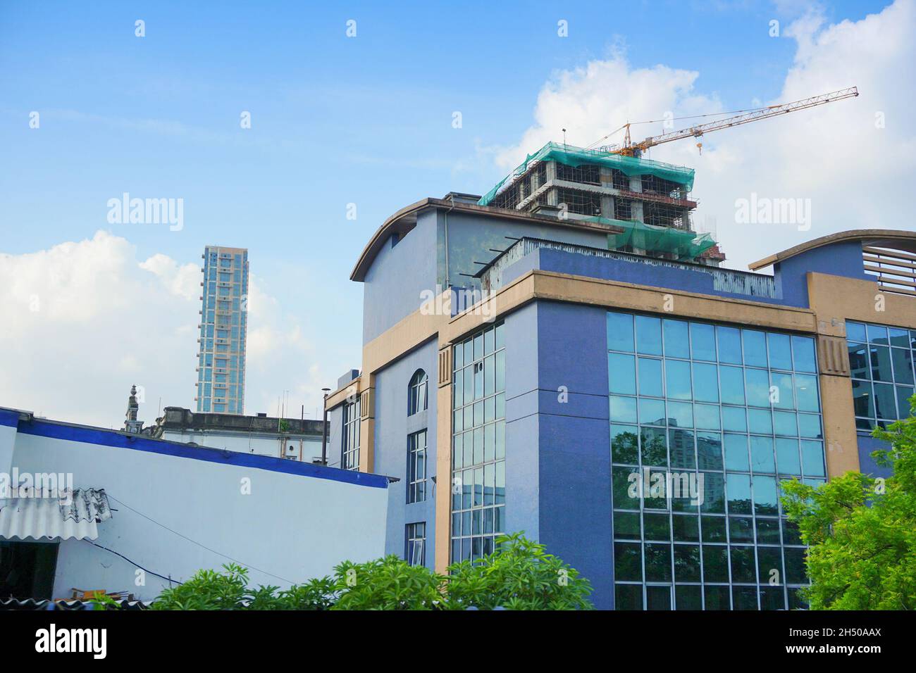 Kalkutta, Westbengalen, Indien - 20.. Juli 2019 : Moderne Architektur der Gebäude, mit dem 42, das höchste Gebäude von Kalkutta mit 42. Stock. Stockfoto