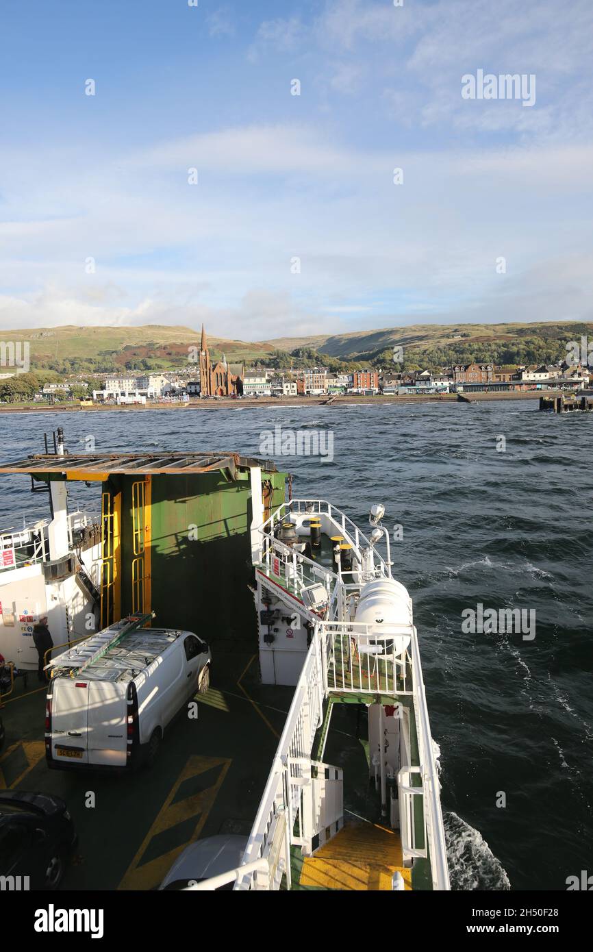 Largs, North Ayrshire, Schottland, Großbritannien. Der kaledonische Fährdienst McBrayne ( Cal Mac ) zwischen Largs und Great Cumbrae Island ( Millport ) Stockfoto