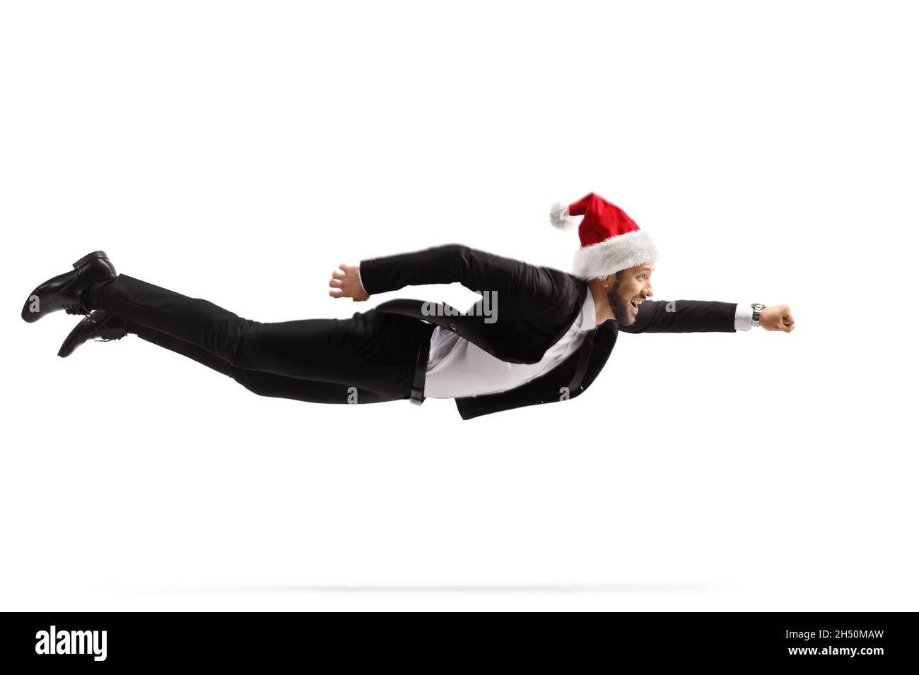 Ganzkörperaufnahme eines Superhelden eines Geschäftsmannes mit einem weihnachtsmann-Hut, der isoliert auf weißem Hintergrund fliegt Stockfoto