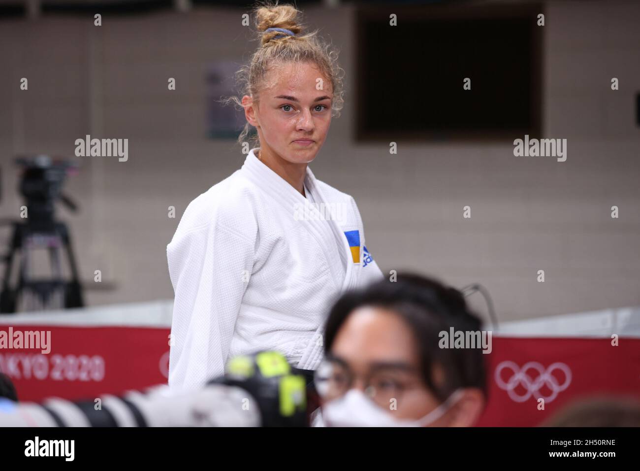 24. JULI 2021 - TOKIO, JAPAN: Daria BILODID aus der Ukraine (weiß) schlägt Milica NIKOLIC aus Serbien (blau) in der Judo Women -48 kg Runde von 16 im Tok Stockfoto