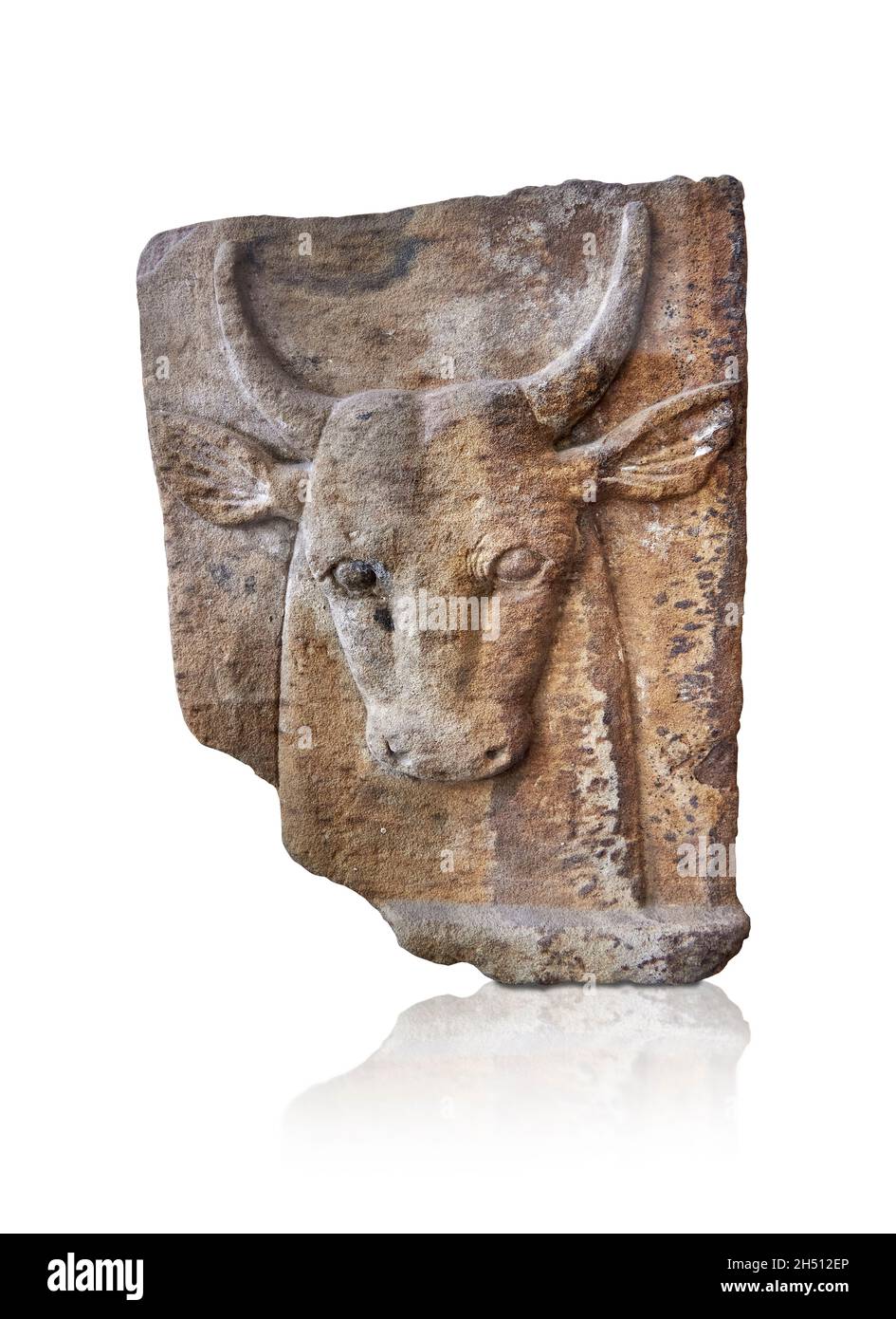 Ägyptische Relieftafel des stiergottes Boukhis, 332-395 v. Chr., Ptolemäus, Hermonthis, bemalter Sandstein. Louvre Museum E 26902. Boukhis wurde verehrt Stockfoto
