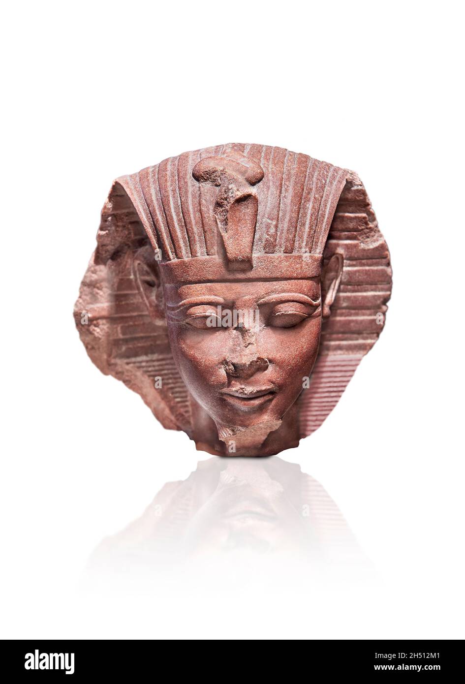 Ägyptische Statue Skulptur shinx Kopf von Thutmose III, 1479-1325 v. Chr., 18. Dtnasty, Granit . Louvre Museum E10896. . Königlicher Sphinx-Kopf mit Nemeshaaren Stockfoto