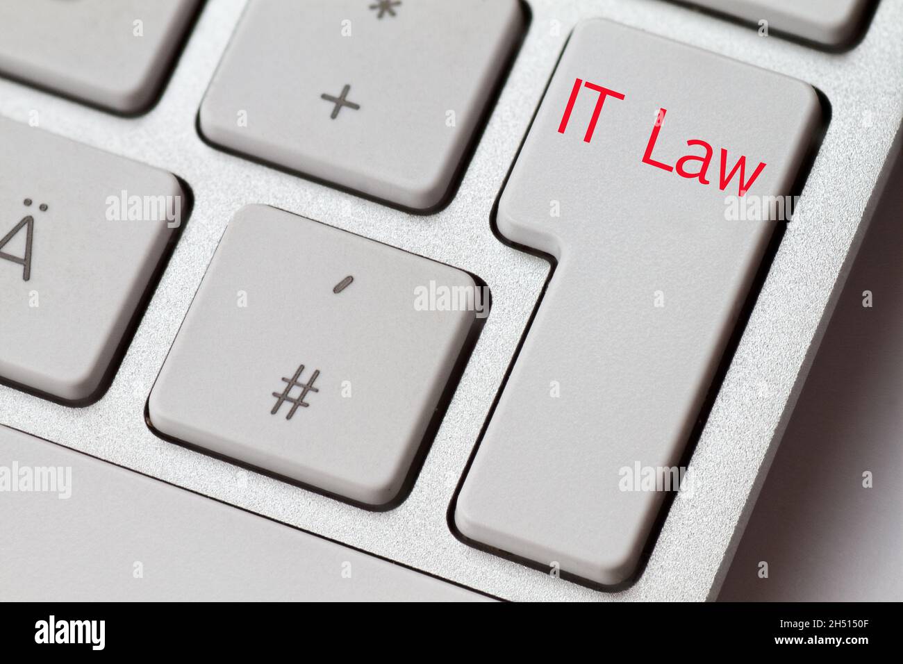 IT-Gesetz ist auf der ENTER-Taste einer hellen Computertastatur Stockfoto