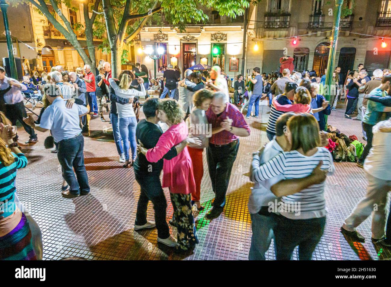Buenos Aires Argentinien, San Telmo, Plaza Dorrego, Nachttanktänzerinnen, tanzende Männer, weibliche Frauen, Paare, Hispanic Stockfoto
