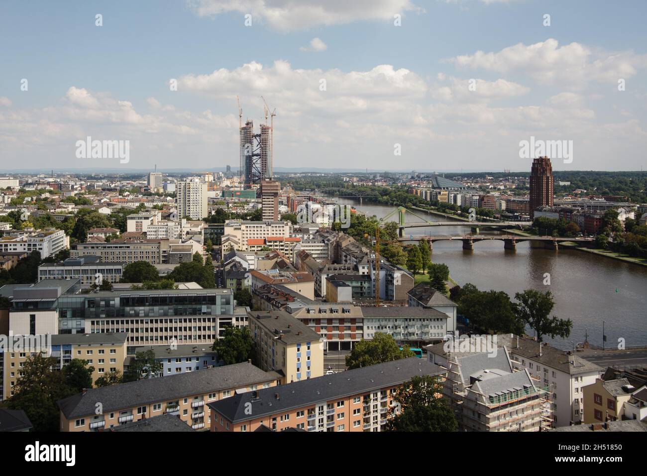 Stadtbild-Panorama der Bankenstadt Frankfurt am Main Deutschland. Im Hintergrund das Gebäude der Europäischen Zentralbank Stockfoto