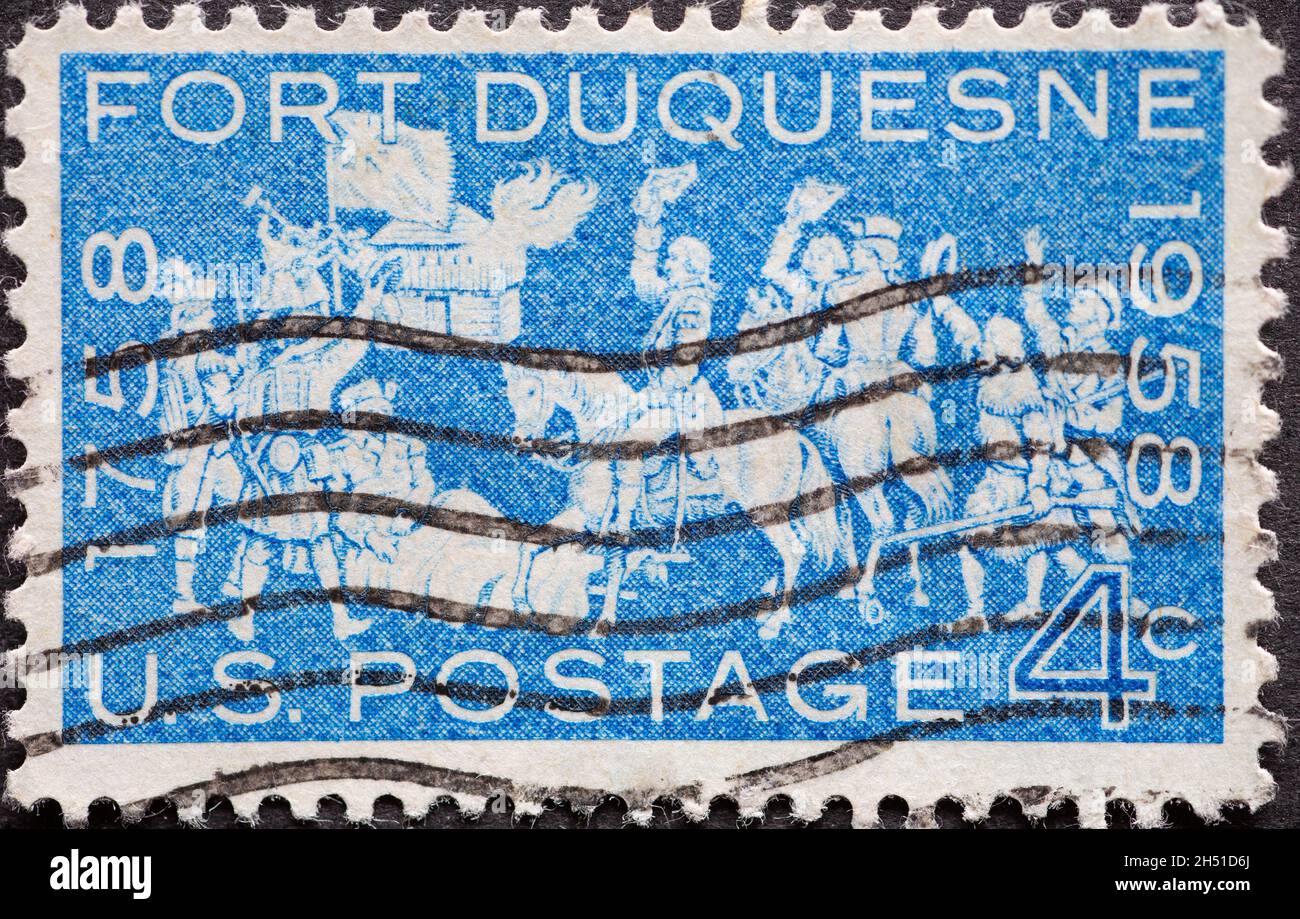 USA - um 1958 : eine in den USA gedruckte Briefmarke, die einige britische und koloniale amerikanische Truppen zeigt, hat Fort Duquesne erfolgreich von der F übernommen Stockfoto