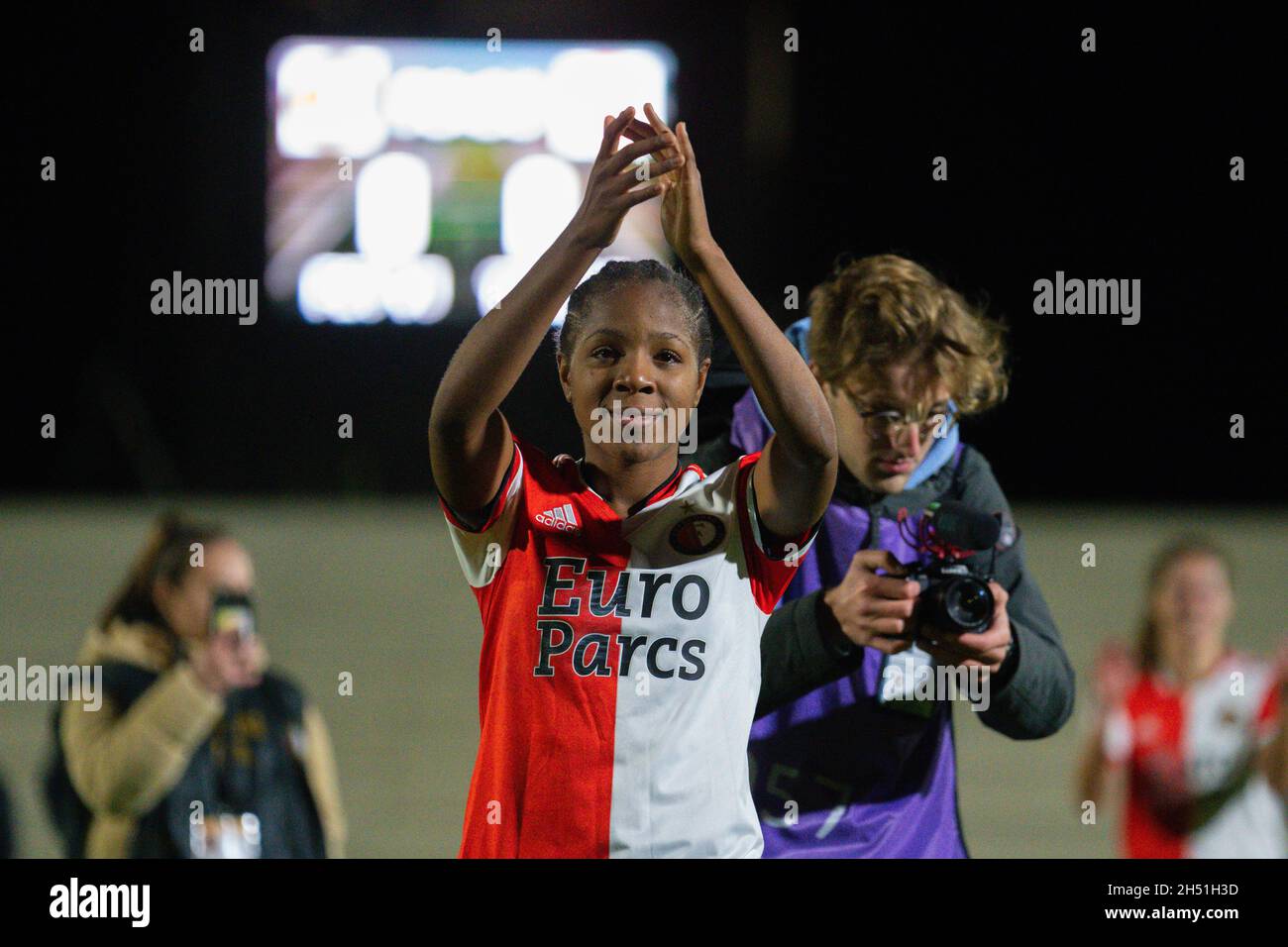 ROTTERDAM, NIEDERLANDE - 5. NOVEMBER: Celainy Obispo von Feyenoord während des Pure Energie Eredivisie Vrouwen-Spiels zwischen Feyenoord Rotterdam Vrouwen 1 und FC Twente Vrouwen 1 am 5. November 2021 in Rotterdam, Niederlande (Foto: Yannick Verhoeven/Orange Picics) Credit: Orange Pics BV/Alamy Live News Stockfoto