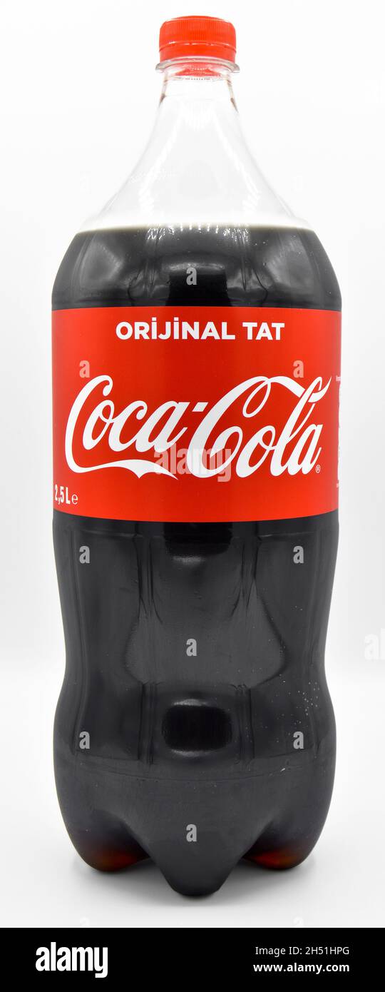 Die weltweit trinkendste Cola-Marke, 2.5-Liter-Plastikflasche Coca Cola verkauft in der Türkei, Istanbul März 09 2019 Stockfoto