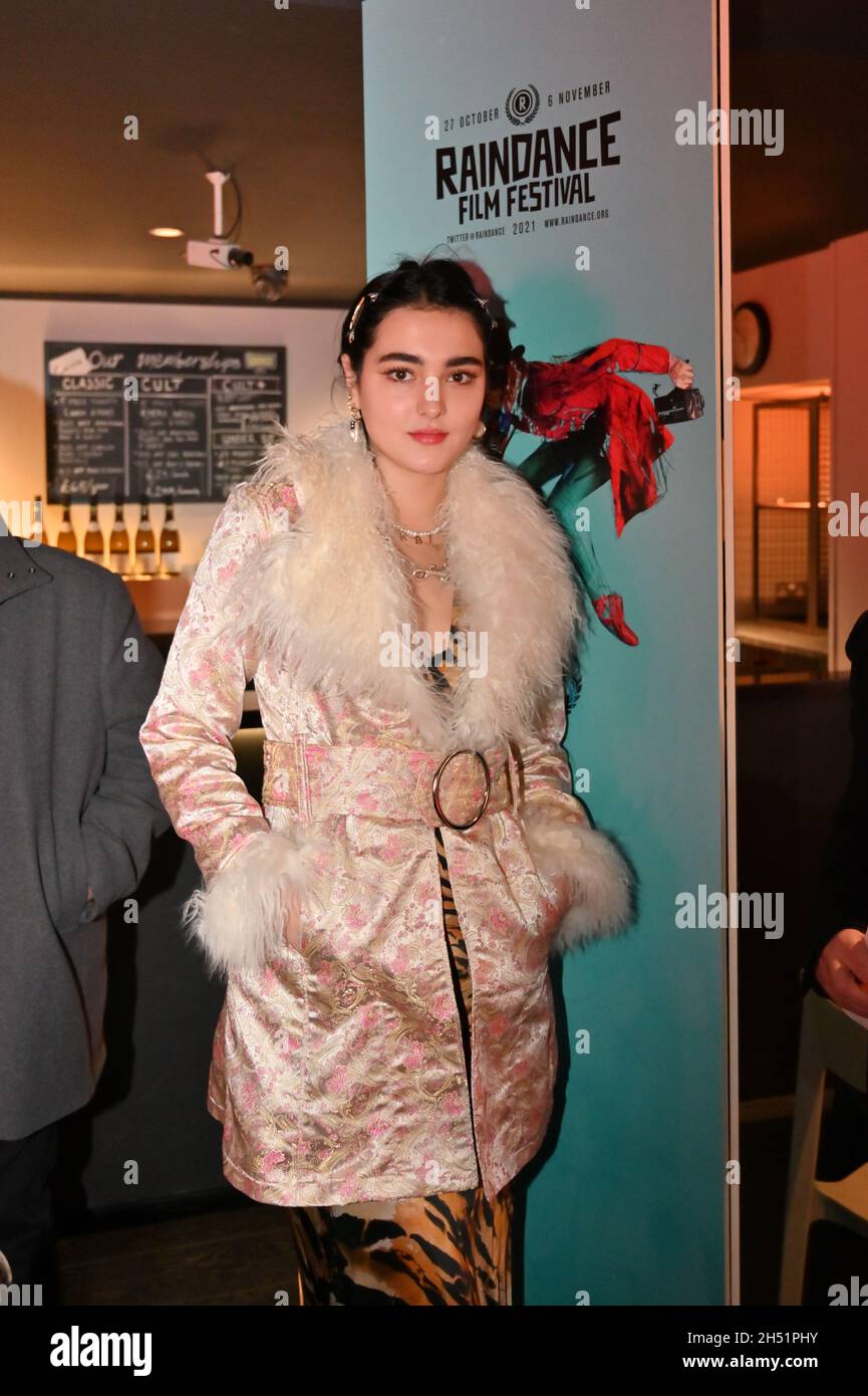 London, Großbritannien. November 2021. Madeleine Mills besuchte den Bird Flew in - Weltpremiere im Curzon Soho, London, Großbritannien. 2021-11-05. Kredit: Picture Capital/Alamy Live Nachrichten Stockfoto