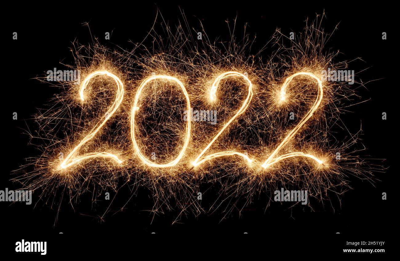 goldene helle moderne Sparkler Nummer 2022 isoliert auf schwarz. Happy New Year Eve silvester Feier Hintergrund Stockfoto