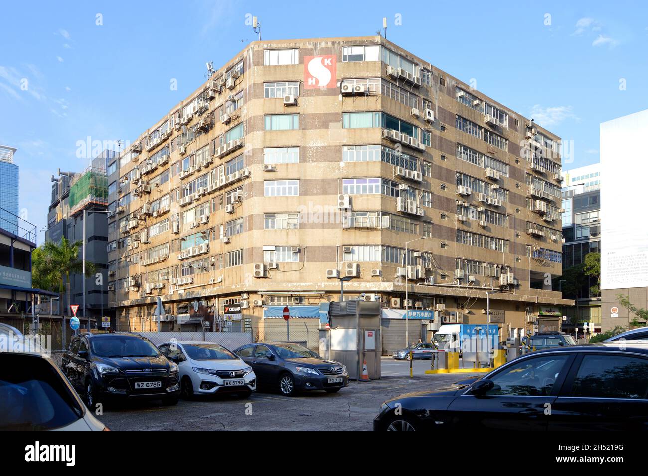 Kinetic Industrial Center (興力工業中心), ein Industriegebäude in Kowloon Bay, Hongkong Stockfoto