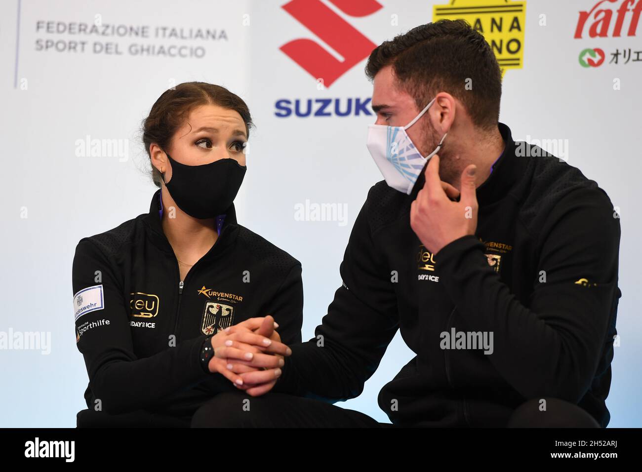 Turin, Italien. November 2021. Annika HOCKE & Robert KUNKEL, Deutschland, während des Pairs Short Program, beim ISU Grand Prix of Figure Skating - Gran Premio d'Italia, in Palavela, am 5. November 2021 in Turin, Italien. Kredit: Raniero Corbelletti/AFLO/Alamy Live Nachrichten Gutschrift: Aflo Co. Ltd./Alamy Live Nachrichten Stockfoto