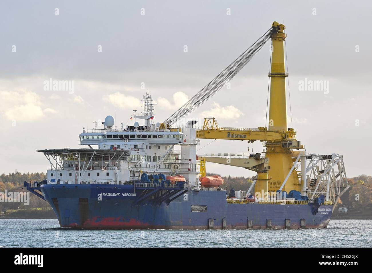 Pipe-layser AKADEMIK CHERSKIY aus dem Hafen von Kiel. Stockfoto