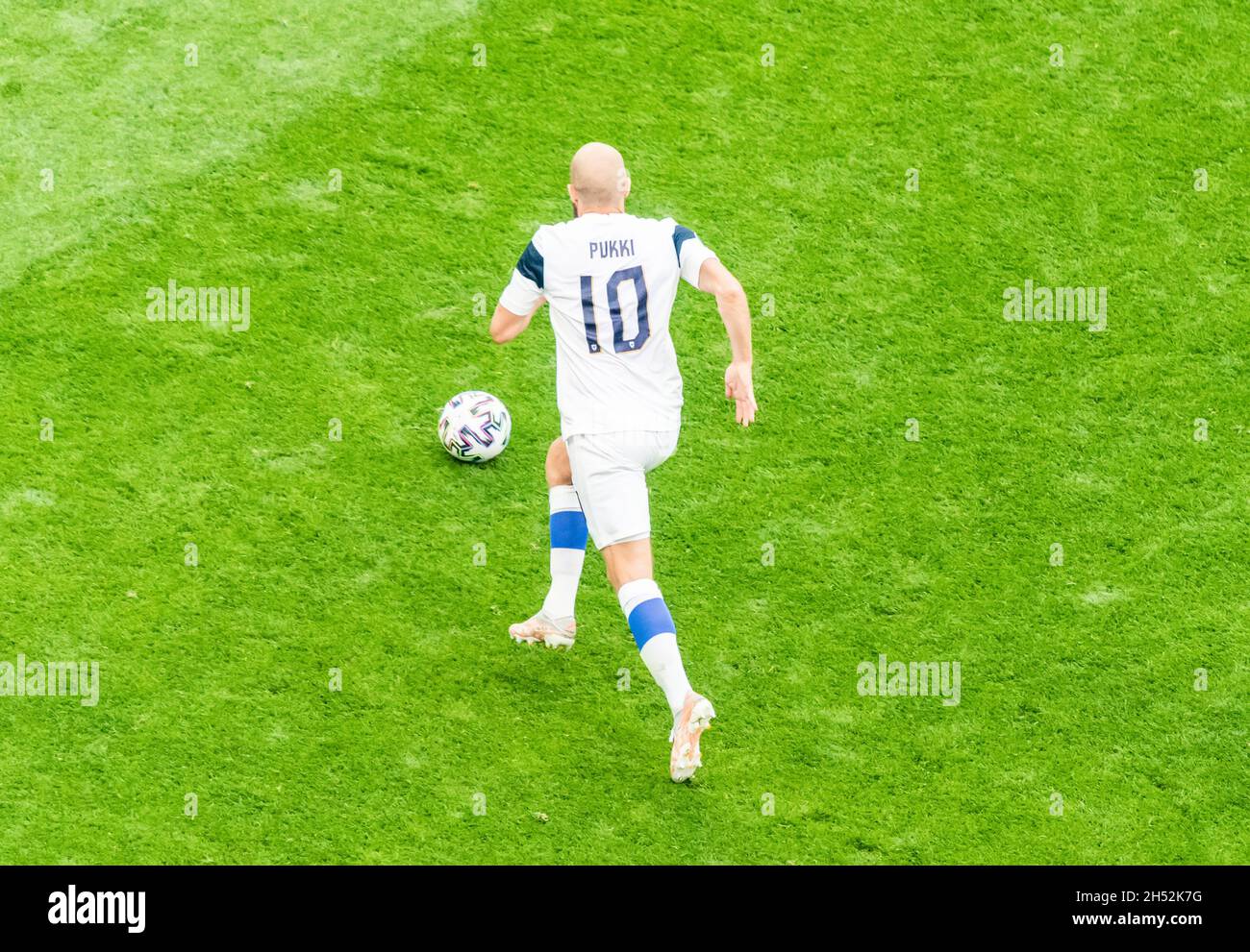 Sankt Petersburg, Russland – 16. Juni 2021. Der Stürmer der finnischen Fußballnationalmannschaft Teemu Pukki beim EM 2020-Spiel Finnland gegen Russland (0:1) Stockfoto