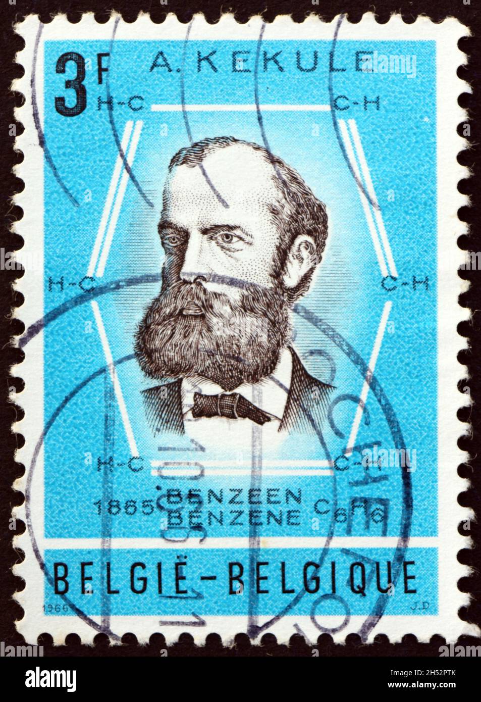 BELGIEN - UM 1966: Eine in Belgien gedruckte Marke zeigt August Friedrich Kekule (1829-1896) und Benzolring, war ein deutscher Bio-Chemiker und Chemiker Stockfoto