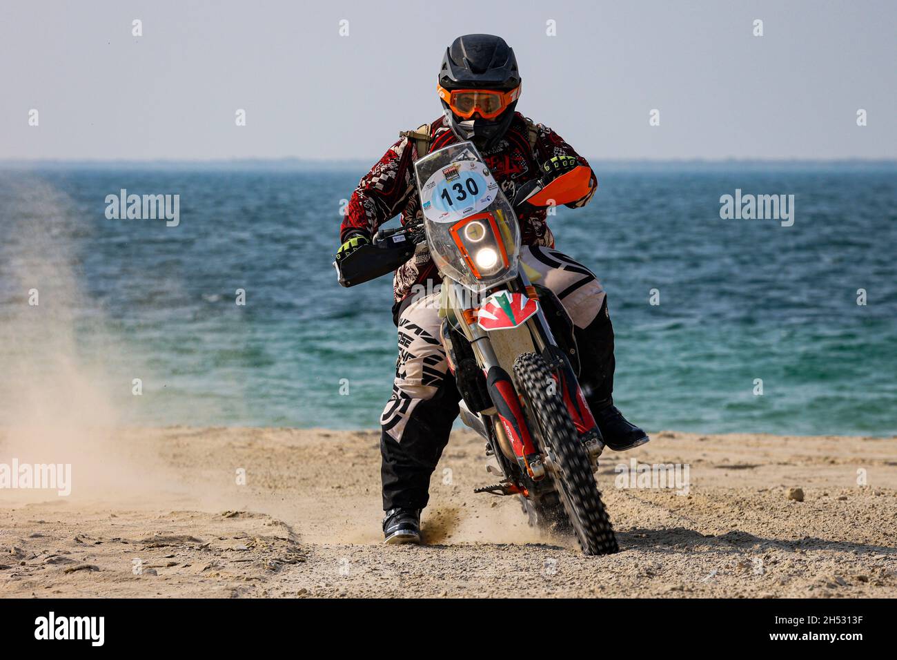 Abu Dhabi. November 2021. 130 Katanov Dan (isr), KTM EXA 5(510, Aktion während der Abu Dhabi Desert Challenge 2021, vom 4. Bis 11. November 2021 in Abu Dhabi, Vereinigte Arabische Emirate - Foto Julien Delfosse / DPPI Credit: DPPI Media/Alamy Live News Stockfoto