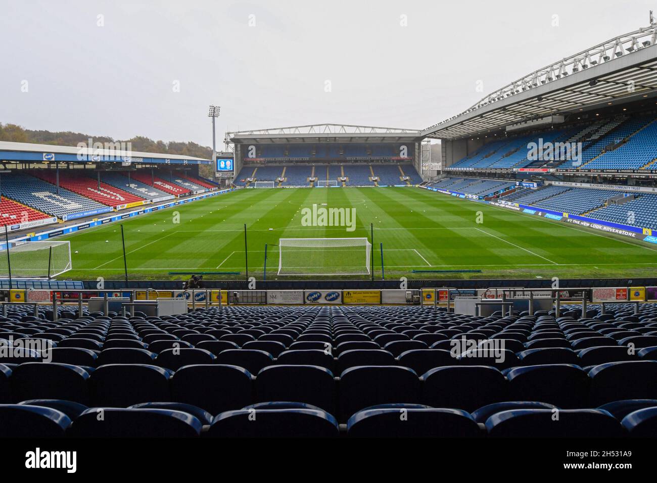 Blackburn, Großbritannien. November 2021. Eine allgemeine Ansicht von Ewood Park, der Heimat von Blackburn Rovers in Blackburn, Vereinigtes Königreich am 11/6/2021. (Foto von Simon Whitehead/News Images/Sipa USA) Quelle: SIPA USA/Alamy Live News Stockfoto