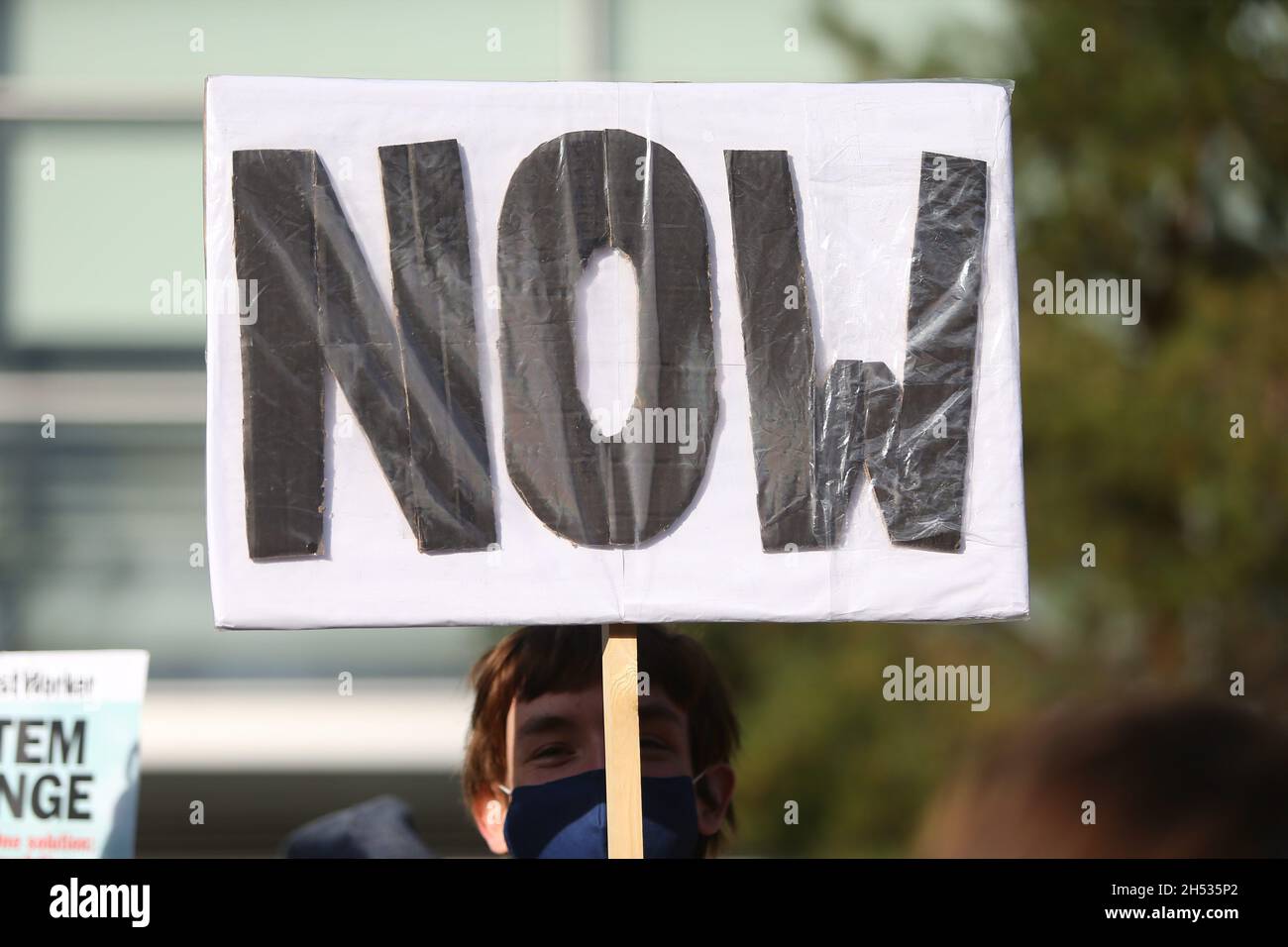 Protest gegen den Klimawandel, Birmingham, Großbritannien. November 2021. Hunderte von Protestierenden versammelten sich im Stadtzentrum von Birmingham, um ihrer Frustration über den Mangel an echten Fortschritten bei den Gesprächen auf der COP26 Luft zu machen. Kredit: Peter Lopeman/Alamy Live Nachrichten Stockfoto