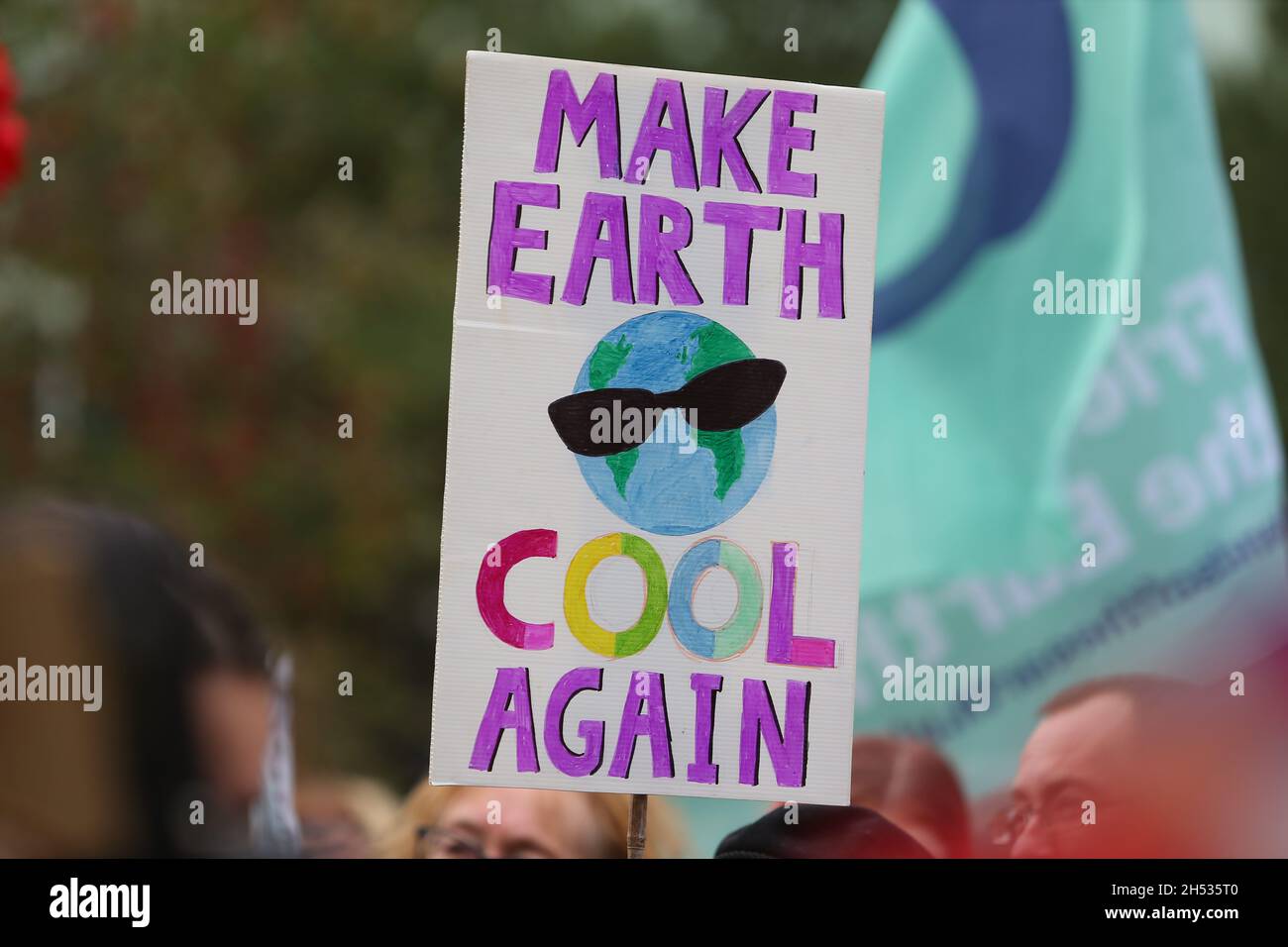 Protest gegen den Klimawandel, Birmingham, Großbritannien. November 2021. Hunderte von Protestierenden versammelten sich im Stadtzentrum von Birmingham, um ihrer Frustration über den Mangel an echten Fortschritten bei den Gesprächen auf der COP26 Luft zu machen. Kredit: Peter Lopeman/Alamy Live Nachrichten Stockfoto