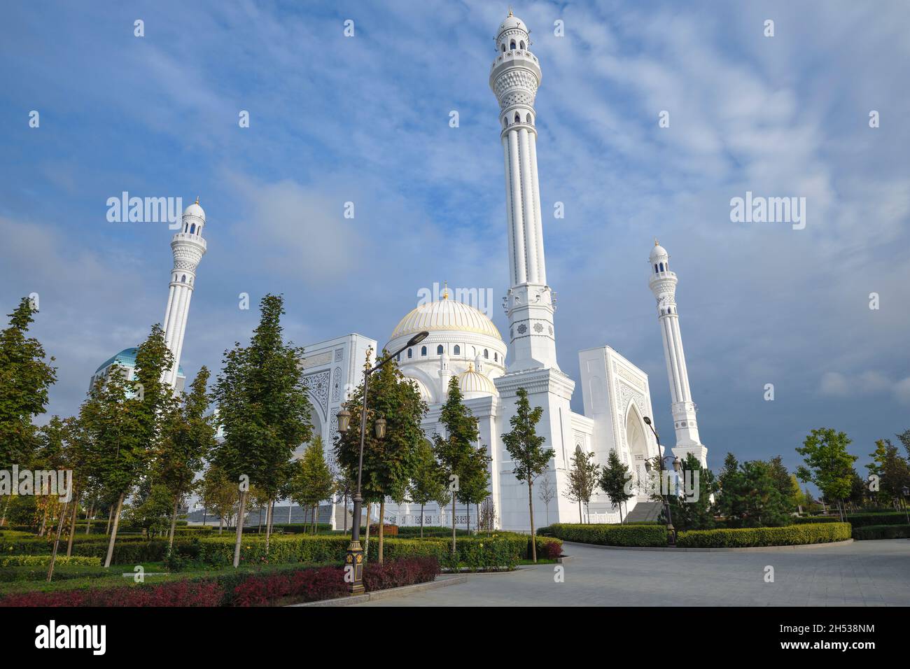 Septembermorgen in der Moschee der Stolz der Muslime. Shali, Tschetschenische Republik Stockfoto
