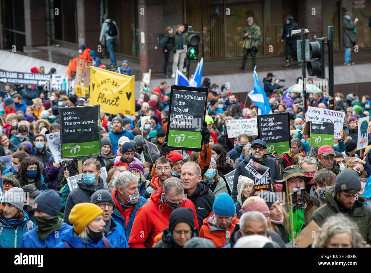 Rund 100,000 Demonstranten nehmen am COP26 Global Day of Action for Climate Justice March am 6. November 2021 in Glasgow Teil Stockfoto