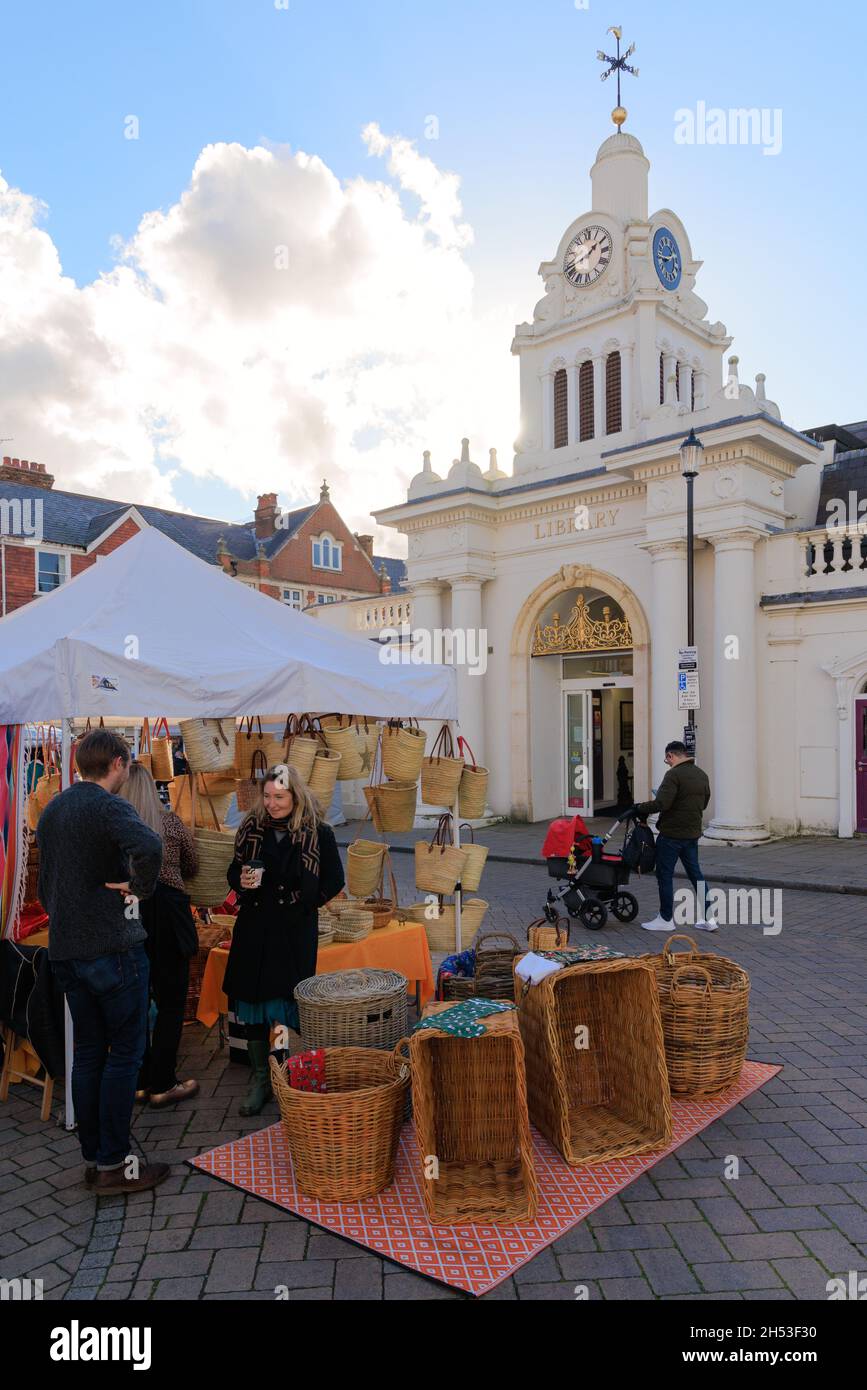 UK Market Town; ein Handwerksstand auf dem Saffron Walden Markt auf dem Marktplatz an einem Samstag, Saffron Walden Essex UK Stockfoto