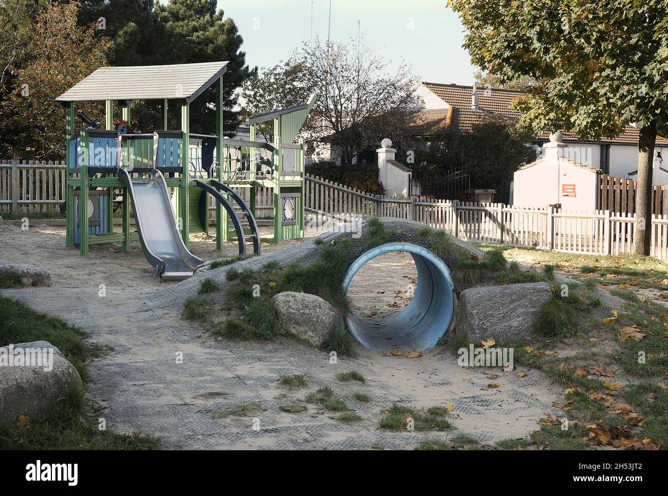 Kinderspielplatz aufgrund von COVID verlassen Stockfoto