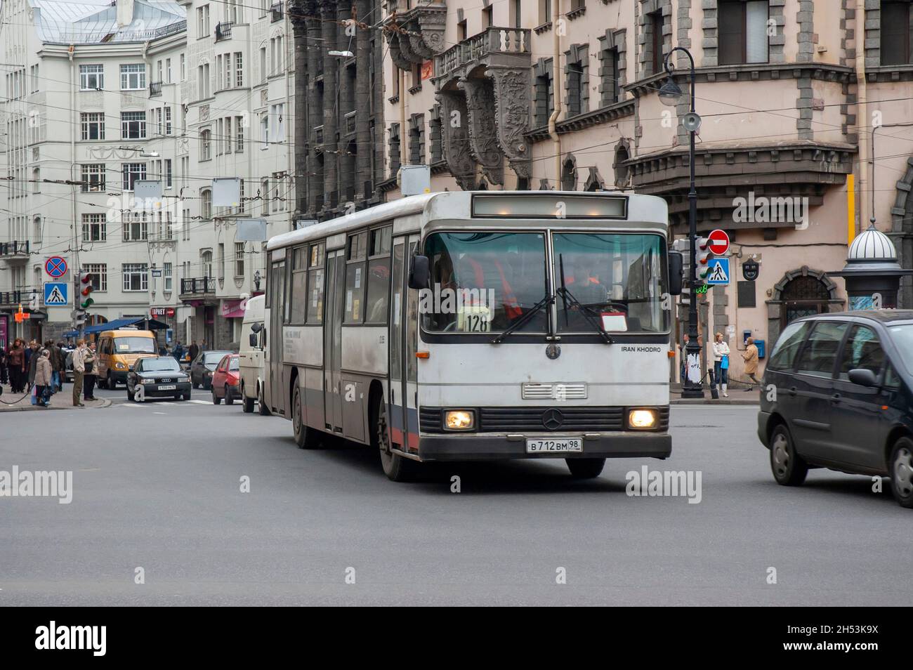 Öffentliche Verkehrsmittel Bus in Sankt Petersburg Russland Stockfoto
