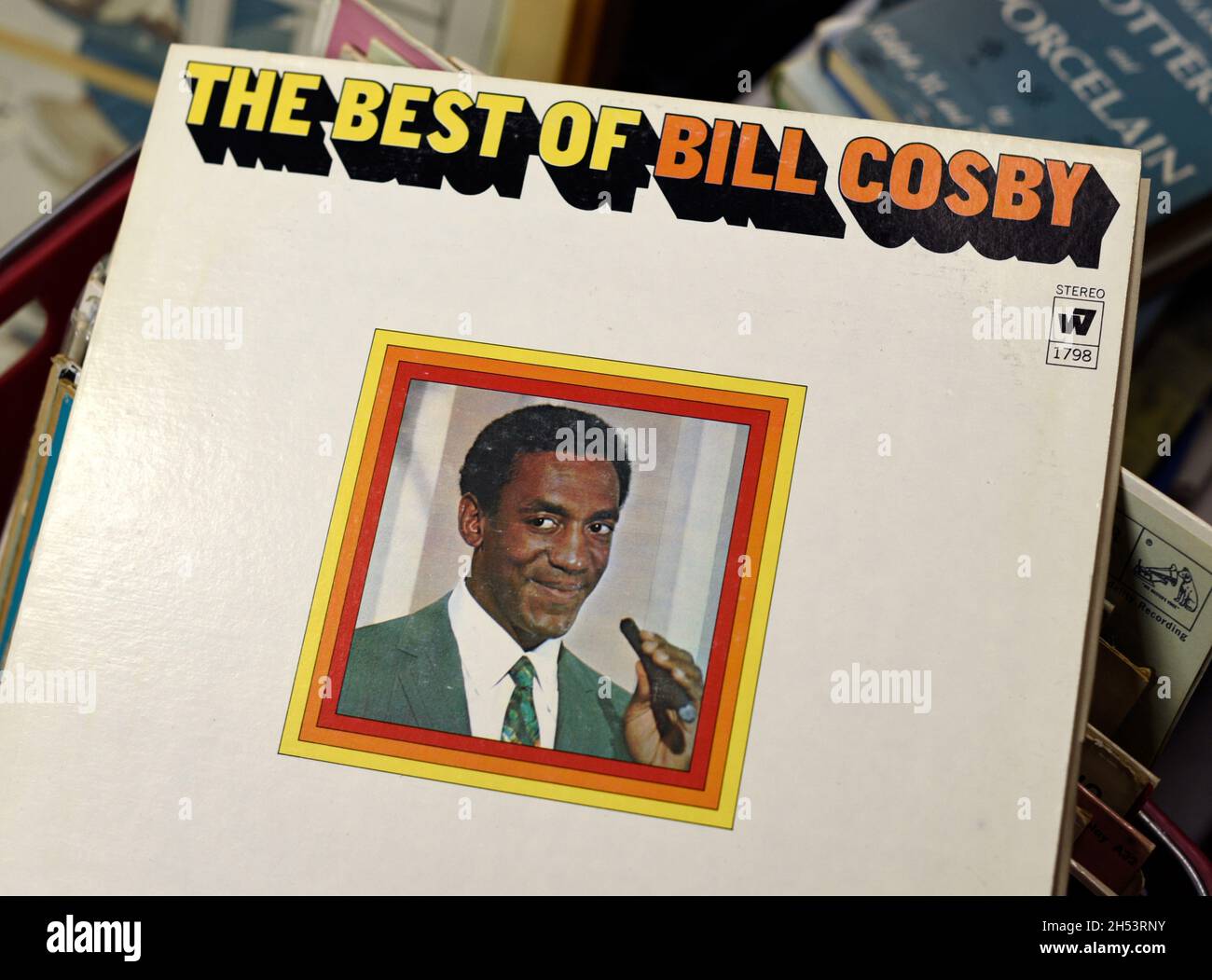 Eine Kopie des 1969 von Warner Bros. Records veröffentlichten Albums „The Best of Bill Cosby“, das in einem Antiquitätengeschäft in Santa Fe, New Mexico, zum Verkauf angeboten wird. Stockfoto