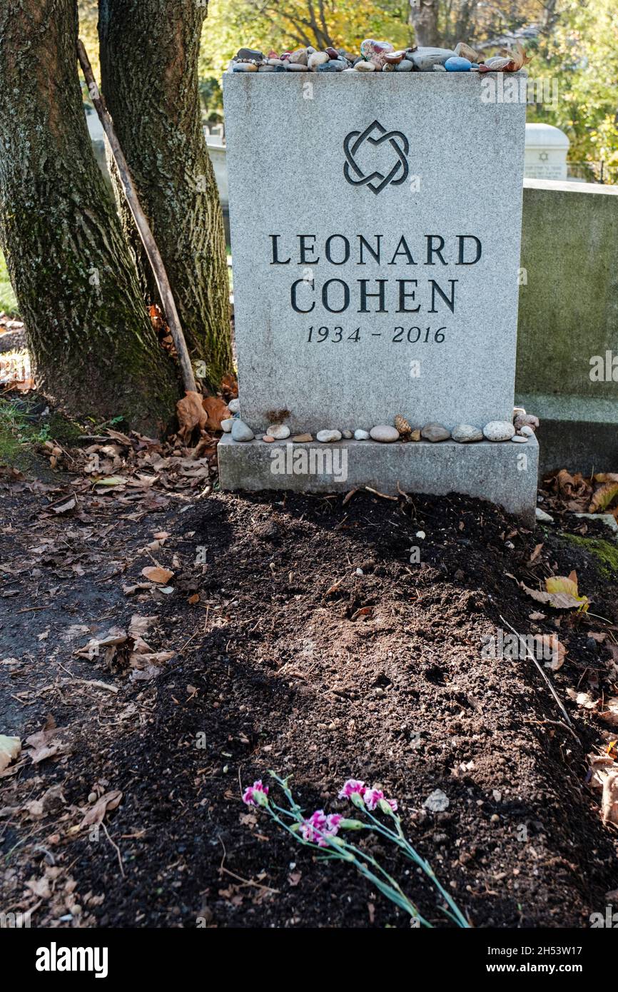 Der kanadische Singer-Songwriter Leonard Cohen Tombstone, Congregation Shaar Hashomayim Cemetery, Mont Royal, Montreal, Quebec, Kanada Stockfoto