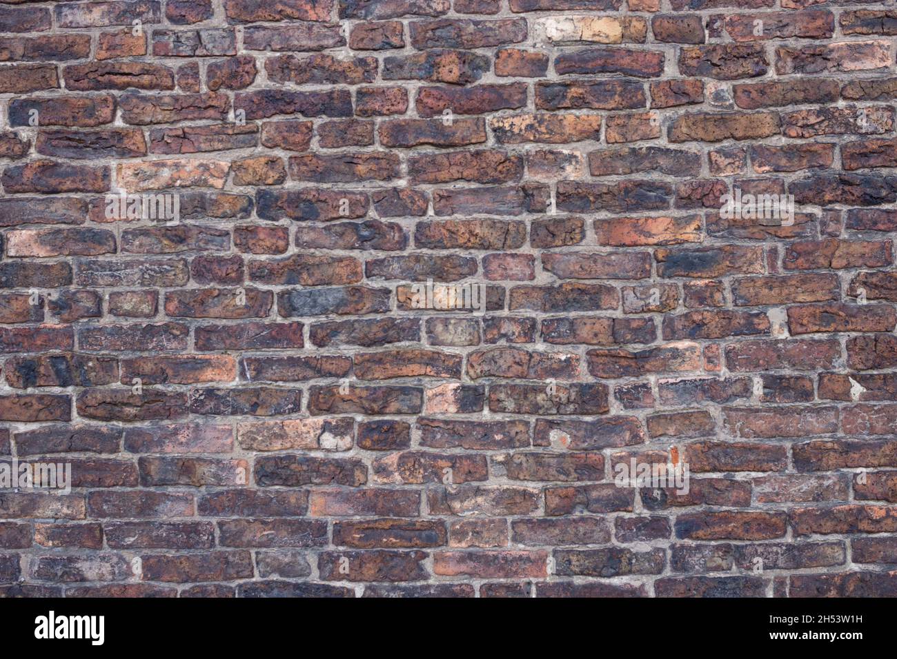 Bild einer Ziegelwand, Stück für Stück, Stein für Stein, Wand, massiv, Sicher, Hindernis, Backstein Wand Hintergrund, Bunte Steine, Definiert Stockfoto