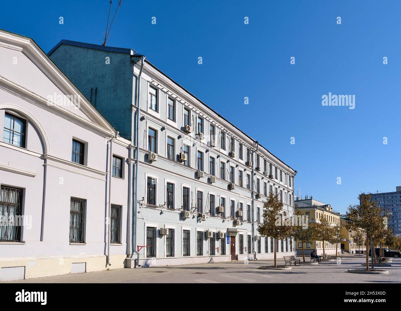 Wissenschaftliches und praktisches Zentrum für medizinische Notfallversorgung der Gesundheitsbehörde der Stadt Moskau: Moskau, Russland - 06. Oktober 2021 Stockfoto