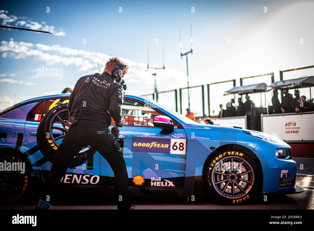 Ehrlacher Yann (Fra), Cyan Racing Lynk & Co, Lync & Co 03 TCR, Portrait während des FIA WTCR Race 2021 in Italien, 7. Lauf des FIA World Touring Car Cup 2021, auf dem Adria International Raceway, vom 6. Bis 7. November 2021 in Adria, Italien - Foto: Clement Luck/DPPI/LiveMedia Stockfoto