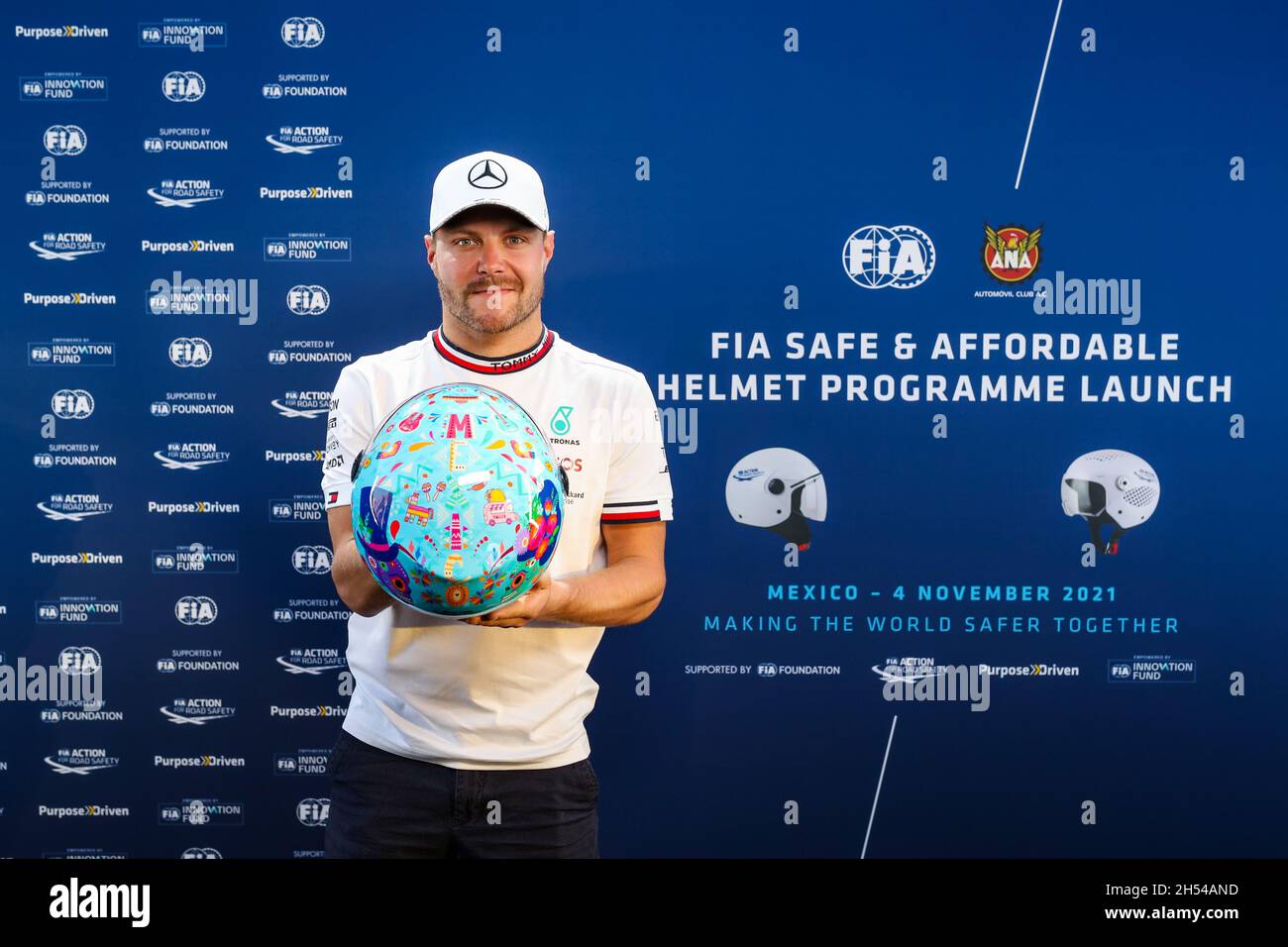 FIA sicheres & erschwingliches Helmprogramm: BOTTAS Valtteri (FIN), Mercedes AMG F1 GP W12 E Performance, Portrait während des Formel 1 Gran Premio De La Ciudad De Mexico 2021, Mexico City Grand Prix, 18. Lauf der FIA Formel 1 Weltmeisterschaft 2021 vom 5. Bis 7. November, 2021 auf dem Autodromo Hermanos Rodriguez, in Mexiko-Stadt, Mexiko - Foto: Florent Gooden/DPPI/LiveMedia Stockfoto