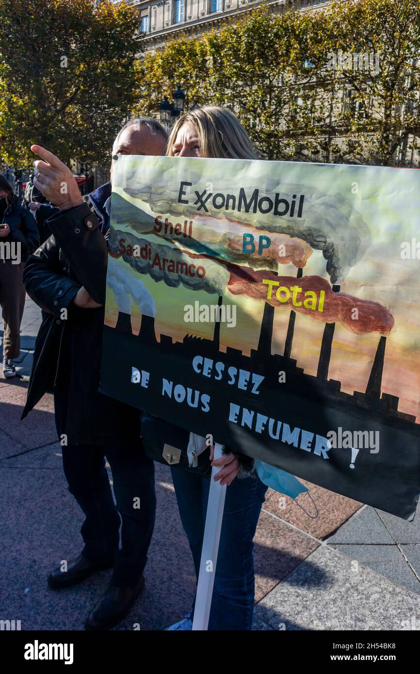 Paris, Frankreich, Menschen mit Protestbändern, Losung der Klimaaktivisten, französische NGO's, Climate Crisis Demonstration, COP Stockfoto