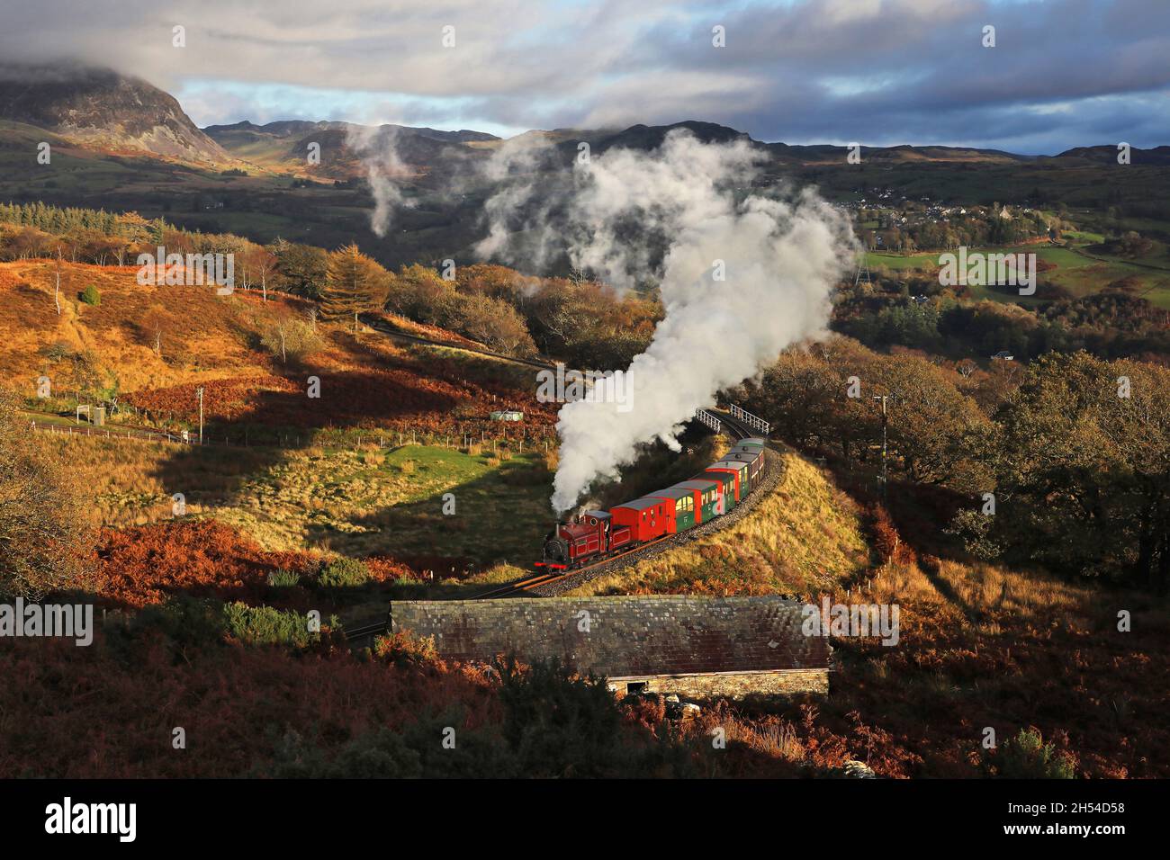 Palmerston fährt mit der Ffestiniog Railway 2.11.21 um die Dduallt Spirale Stockfoto