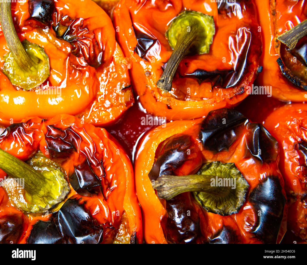 Vegane gefüllte Paprika mit veganem Fleisch und Gemüse Stockfoto