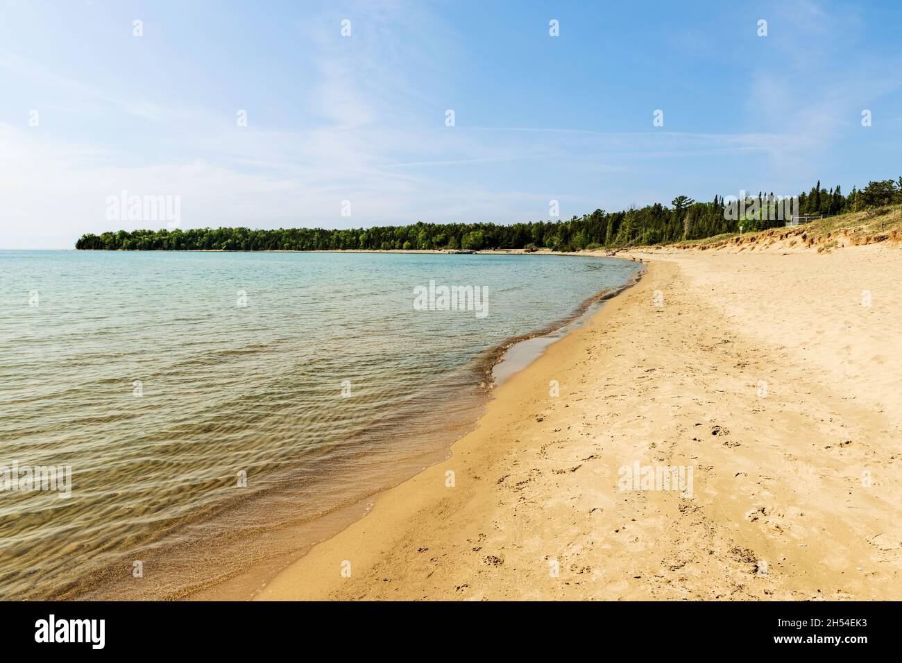 Blick auf den Strand im Inverhuron Provincial Park am Lake Huron in der Nähe von Kincardine, Ontario, Kanada. Stockfoto