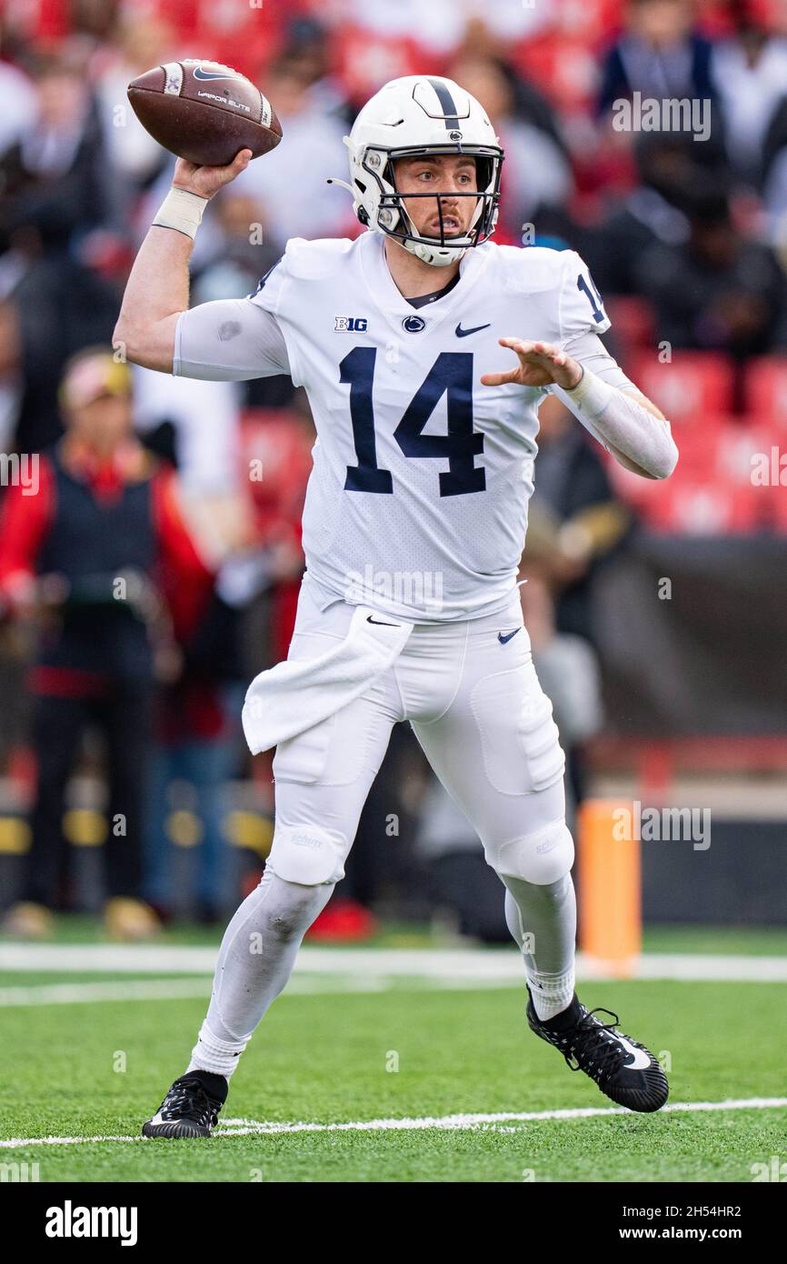 Penn State Nittany Lions Quarterback Sean Clifford (14) wirft den Ball während des NCAA-College-Fußballspiels zwischen Penn State und Maryland am Samstag, den 6. November 2021 im Capital One Field im Maryland Stadium in College Park, MD. Jacob Kupferman/CSM Stockfoto