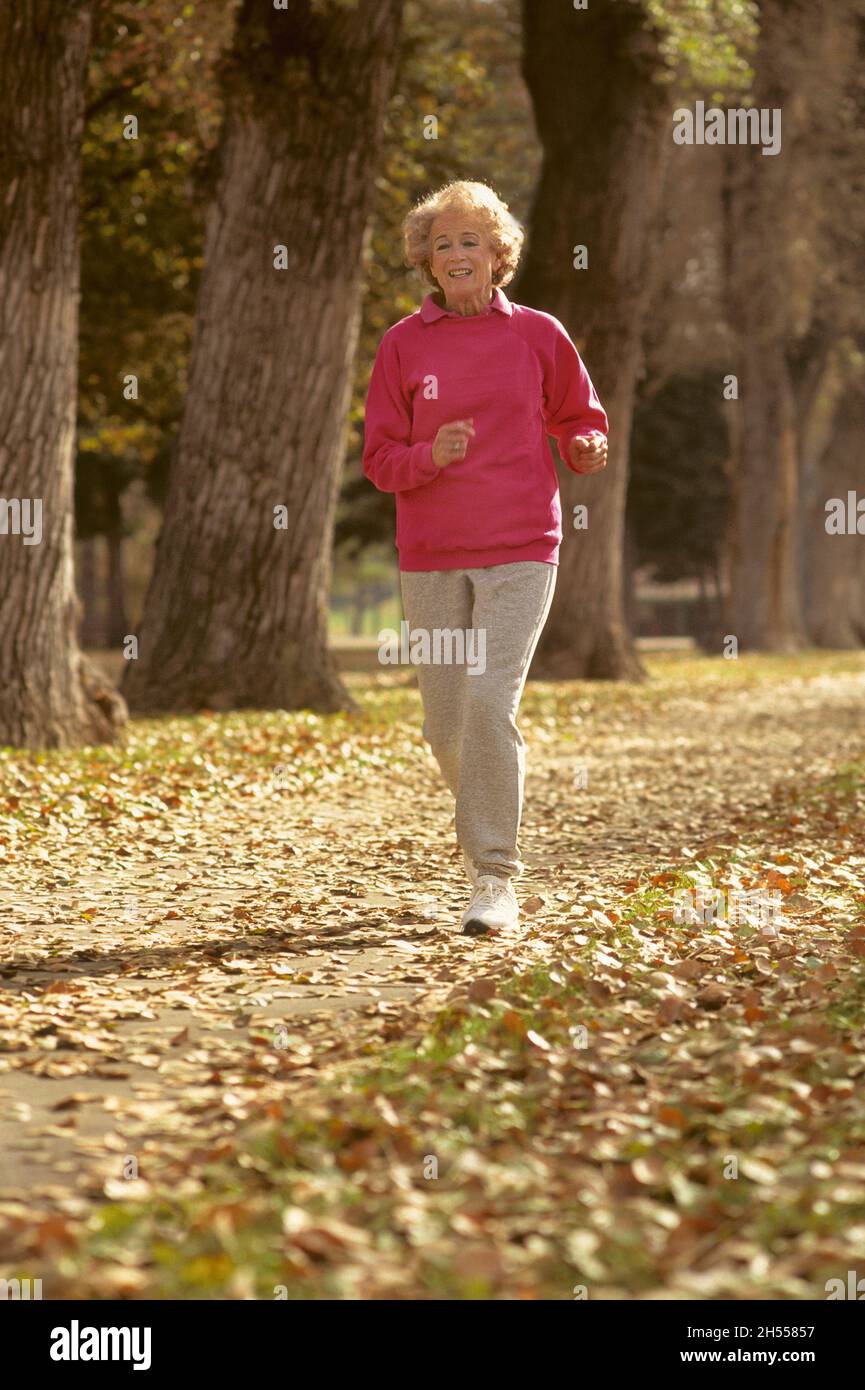 Ältere Frau, Joggen Stockfoto