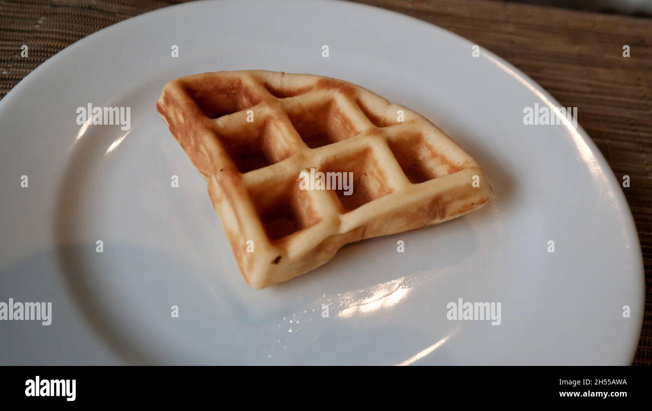 Einfache Waffeln auf einem Teller Essen aus Essen Stockfoto