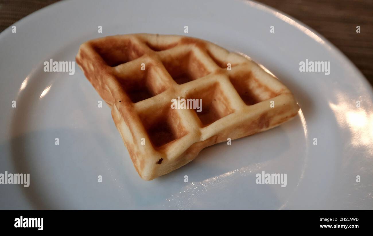 Einfache Waffeln auf einem Teller Essen aus Essen Stockfoto