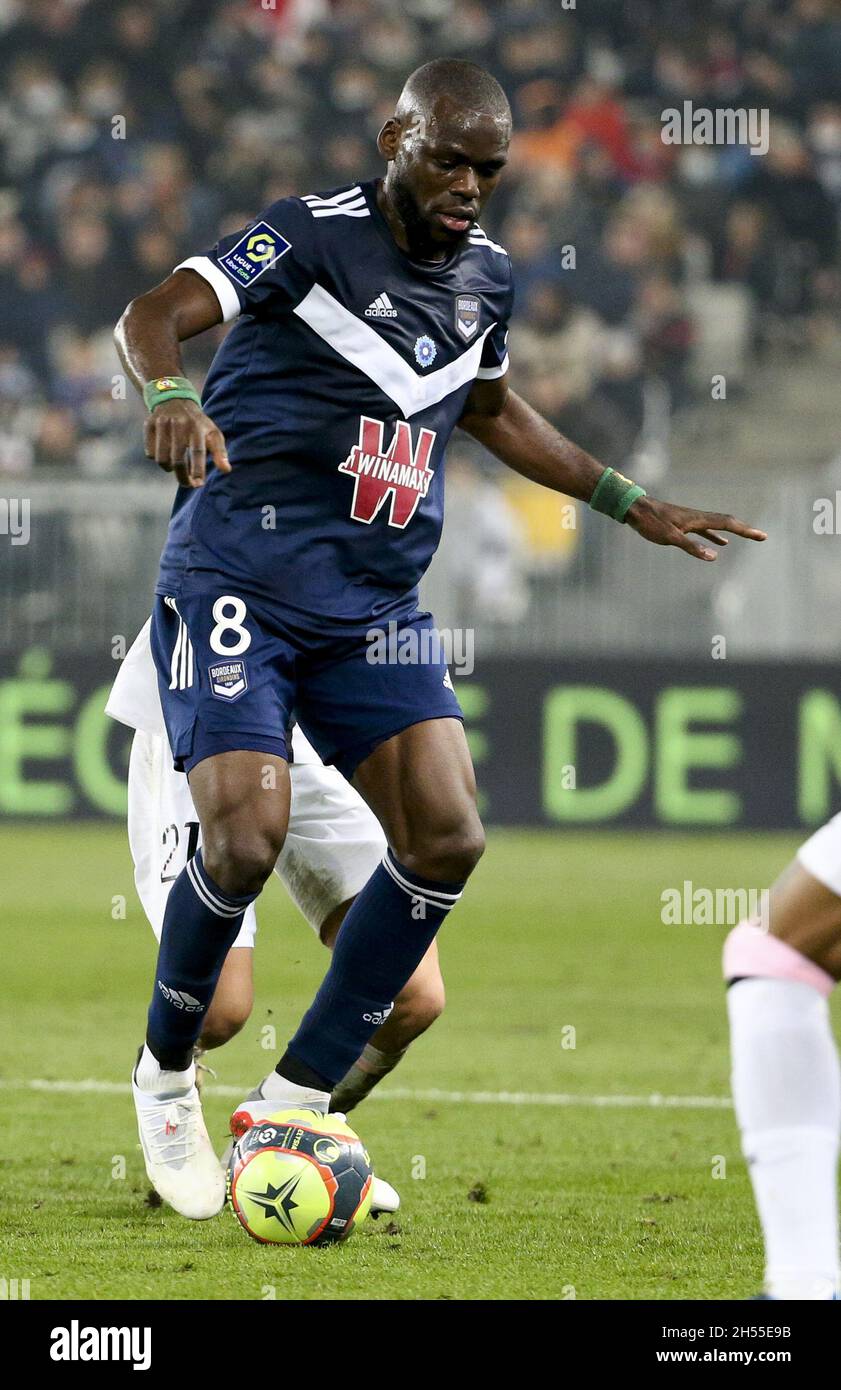 Jean Onana von Bordeaux während des französischen Ligue-1-Fußballspiels zwischen Girondins de Bordeaux und Paris Saint-Germain am 6. November 2021 im Matmut Atlantique-Stadion in Bordeaux, Frankreich - Foto: Jean Catuffe/DPPI/LiveMedia Stockfoto