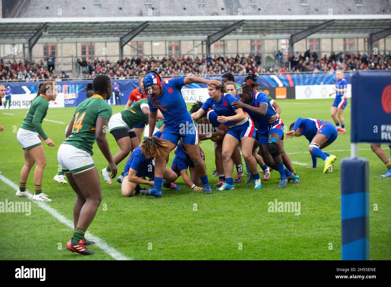 Maul für Frankreich beim Rugby-Union-Spiel der Frauen Herbst-Internationale zwischen Frankreich und Südafrika am 6. November 2021 im La Rabine-Stadion in Vannes, Frankreich - Foto Damien Kilani / DK Prod / DPPI Stockfoto